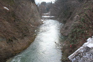 美しい清流・小国川を残そうとインターネット署名サイトChange.orgでは１万人の賛同者が署名した。