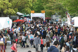 天候にも恵まれ、会場は多くの人で賑わった。